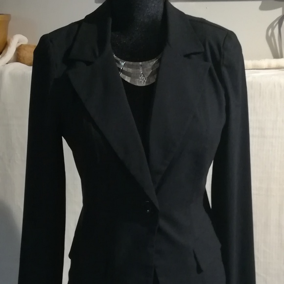 Beautiful blazer - Picture 2 of 5